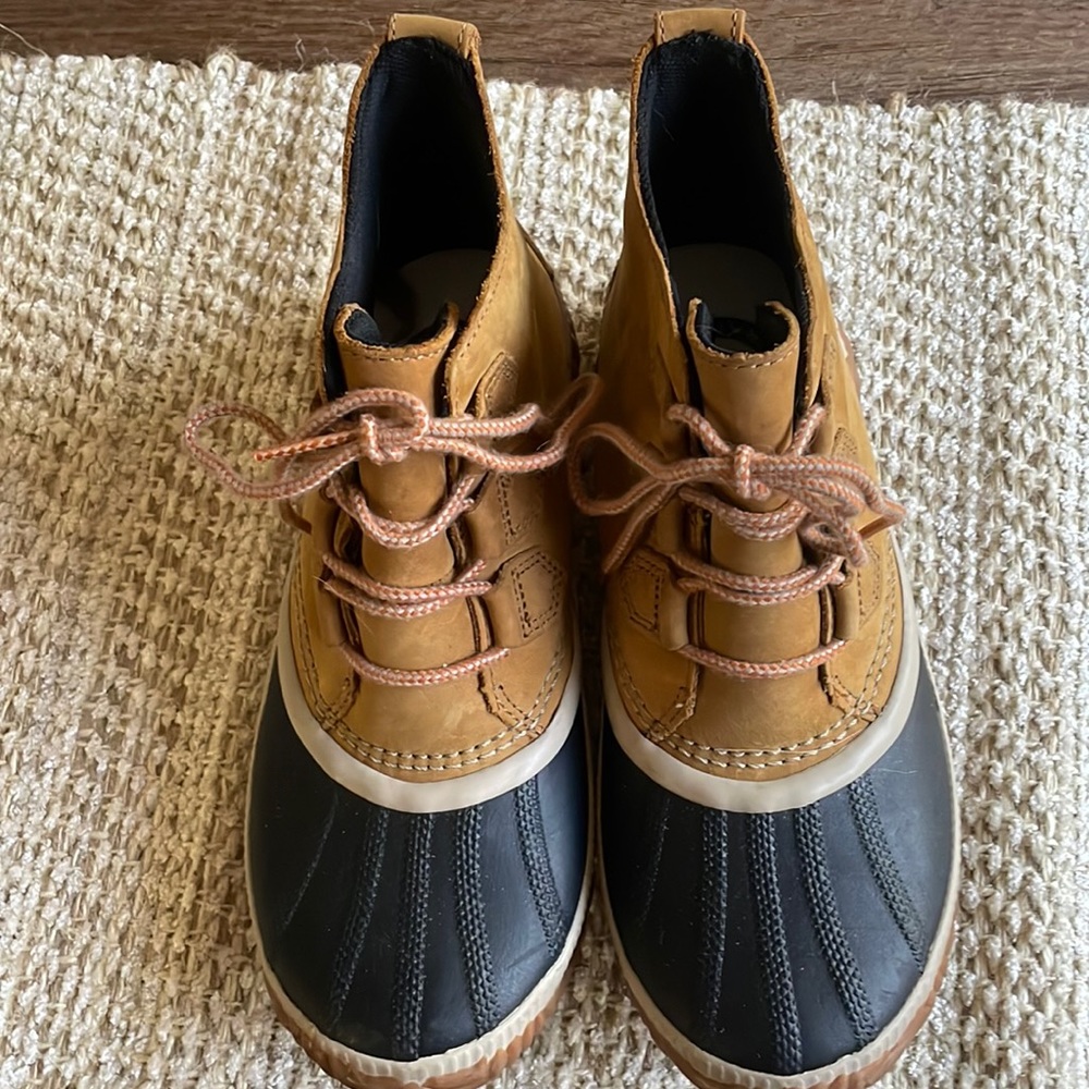 Sorel Out and About boots, size 8